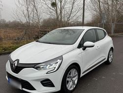 Weiß Gebraucht 2020 Renault Clio V Experience Kleinwagen | 9.000 € (Guter Preis)