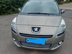 Grau Gebraucht 2013 Peugeot 5008 Style Van / Kleinbus | 6.500 € (Fairer Preis)