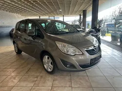 Braun Gebraucht 2011 Opel Meriva Design Edition Van / Kleinbus | 2.900 € (Guter Preis)