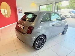 Grau Gebraucht 2023 Fiat 500e La Prima Limousine | 21.900 € (Fairer Preis)