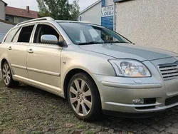 Gold Gebraucht 2004 Toyota Avensis Sol Kombi | 2.400 € (Fairer Preis)