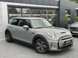 Grau Gebraucht 2022 Mini Cooper SE Essential Kleinwagen | 15.890 € (Guter Preis)
