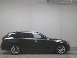 Schwarz Gebraucht 2023 BMW 318 Shadowline Kombi | 21.980 € (Superpreis)