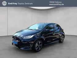 Mysticschwarz mica Neu 2025 Toyota Yaris Hybrid Comfort Limousine | 26.690 € (Fairer Preis)