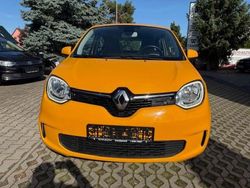 Gelb Gebraucht 2019 Renault Twingo LIMITED Kleinwagen | 7.900 € (Fairer Preis)