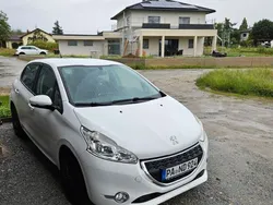 Weiß Gebraucht 2014 Peugeot 208 Active Kleinwagen | 3.200 € (Superpreis)