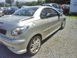 Lack aschgrau/metallic Gebraucht 2003 Peugeot 206 CC Roland Garros Cabrio | 2.300 € (Fairer Preis)