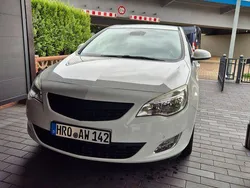 Weiß Gebraucht 2011 Opel Astra Edition Limousine | 3.500 € (Fairer Preis)