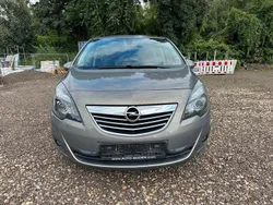 Grau Gebraucht 2010 Opel Meriva Innovation Van / Kleinbus | 3.499 € (Guter Preis)