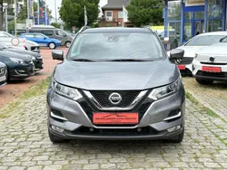 Grau Gebraucht 2019 Nissan Qashqai N-Connecta SUV | 21.499 € (Teuer)