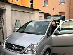 Silber Gebraucht 2004 Opel Meriva Van / Kleinbus | 1.100 € (Guter Preis)
