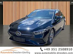 Schwarz (metallic) Gebraucht 2024 Mercedes A200 AMG line Limousine | 32.980 € (Fairer Preis)