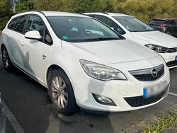 Weiß Gebraucht 2012 Opel Astra Kombi | 2.199 € (Superpreis)