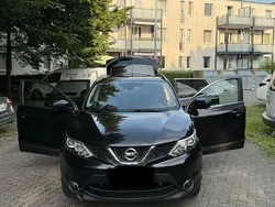 Schwarz Gebraucht 2016 Nissan Qashqai N-Connecta SUV | 11.000 € (Fairer Preis)
