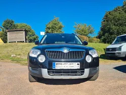 Schwarz Gebraucht 2013 Skoda Yeti Adventure SUV | 9.400 € (Fairer Preis)