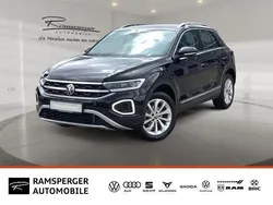 Schwarz (deep black perleffekt) Gebraucht 2024 VW T-Roc Style SUV | 28.390 € (Superpreis)