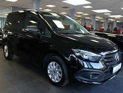 Schwarz Gebraucht 2022 Mercedes Citan 112 Van / Kleinbus | 22.980 € (Fairer Preis)