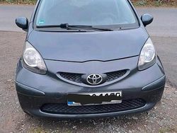 Grau Gebraucht 2008 Toyota Aygo Kleinwagen | 2.000 € (Fairer Preis)