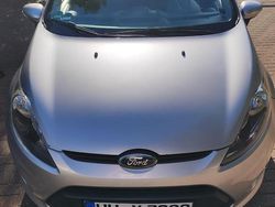 Silber Gebraucht 2011 Ford Fiesta Kombi | 3.000 €