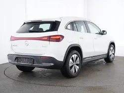Weiß Gebraucht 2024 Mercedes EQA300 Progressive SUV | 36.180 € (Fairer Preis)