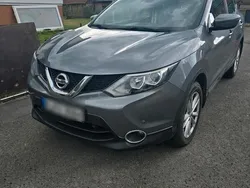 Grau Gebraucht 2015 Nissan Qashqai SUV | 8.990 €