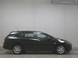 Onyx schwarz metallic Gebraucht 2022 Opel Astra Edition Kombi | 15.480 € (Superpreis)