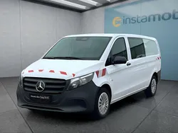 Weiß Gebraucht 2024 Mercedes Vito Van / Kleinbus | 52.349 €
