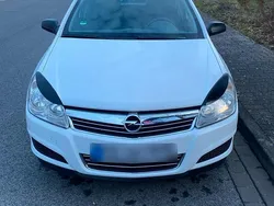 Weiß Gebraucht 2009 Opel Astra Kombi | 2.000 € (Guter Preis)