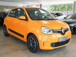 Gelb Gebraucht 2019 Renault Twingo LIMITED Kleinwagen | 8.900 € (Fairer Preis)