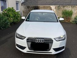 Weiß Gebraucht 2015 Audi A4 Limousine | 11.000 € (Teuer)