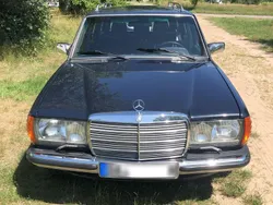 Blau Gebraucht 1983 Mercedes E230 Kombi | 15.555 €