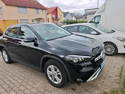 Schwarz Gebraucht 2024 Mercedes GLA180 SUV | 38.500 €