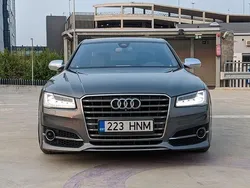 Grau Gebraucht 2016 Audi S8 Sport Limousine | 39.000 € (Etwas zu teuer)