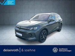 Gruen Gebraucht 2024 VW Tiguan Elegance SUV | 45.990 €