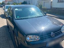 Schwarz Gebraucht 2003 VW Golf IV Kleinwagen | 1.800 €