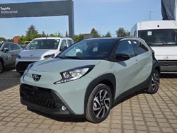 Urban khaki / night sky black Neu 2025 Toyota Aygo Kleinwagen | 17.990 €