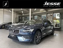 Denim blue / metallic (metallic) Gebraucht 2022 Volvo V60 Plus Kombi | 30.990 € (Guter Preis)