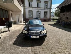 Schwarz Gebraucht 2003 Mercedes C200 Limousine | 550 €