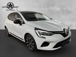 Weiß Gebraucht 2023 Renault Clio V Equilibre Limousine | 13.400 € (Guter Preis)