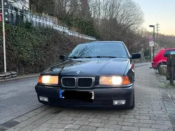 Schwarz Gebraucht 1996 BMW 316 Basis Kombi | 1.000 €
