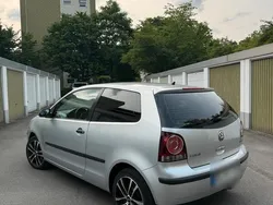 Grau Gebraucht 2005 VW Polo Kleinwagen | 2.699 € (Etwas zu teuer)