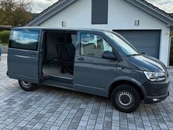 Grau Gebraucht 2017 VW Caravelle Van / Kleinbus | 19.500 € (Fairer Preis)