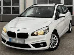 Weiß Gebraucht 2014 BMW 218 Active Tourer Basis Van / Kleinbus | 12.199 € (Fairer Preis)