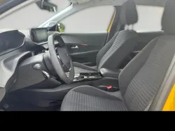 Gelb Gebraucht 2023 Peugeot e-208 Active Kleinwagen | 18.480 €