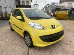 Gelb Gebraucht 2005 Peugeot 107 Filou Kleinwagen | 3.999 €