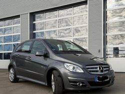Grau Gebraucht 2009 Mercedes B200 Sport Van / Kleinbus | 5.999 € (Guter Preis)