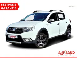 Weiß Gebraucht 2017 Dacia Sandero Stepway Kleinwagen | 10.990 € (Teuer)