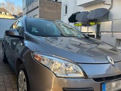 Silber Gebraucht 2010 Renault Mégane GrandTour Kombi | 5.500 € (Etwas zu teuer)