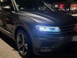 Grau Gebraucht 2018 VW Tiguan Sound SUV | 18.500 €