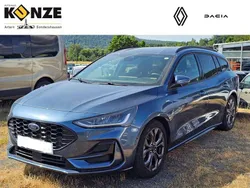 Blau (chromablau metallic (blau)) Gebraucht 2024 Ford Focus ST-Line Kombi | 22.490 € (Superpreis)